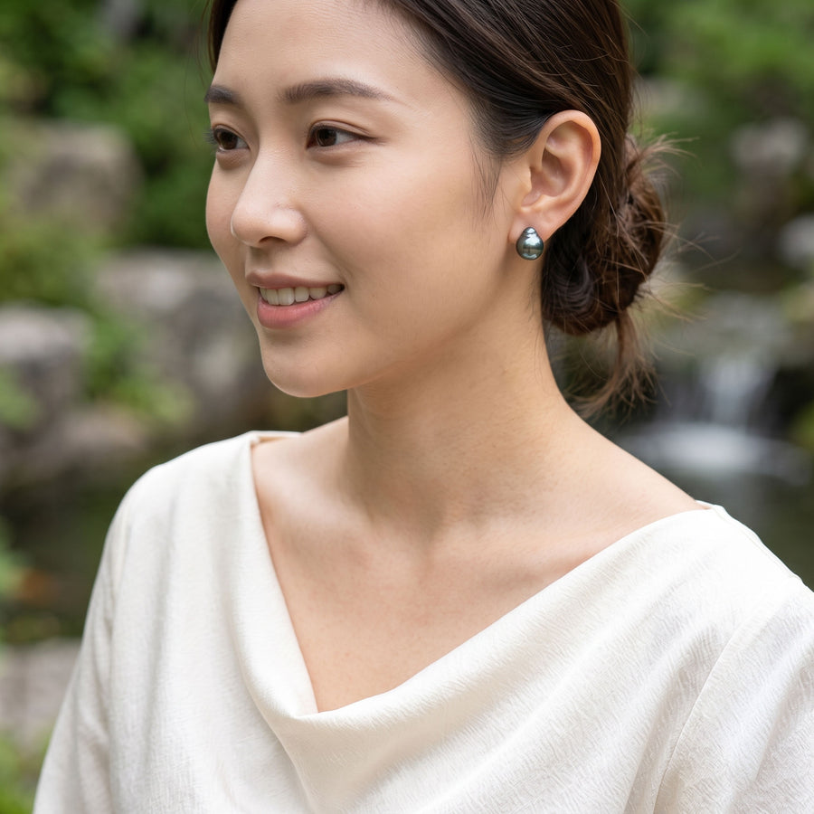 Circle Tahitian Pearl Studs (9K Gold) - Carrie K. 
