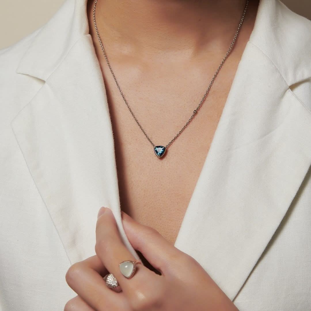 Trilliant Cabochon Necklace - Carrie K. 