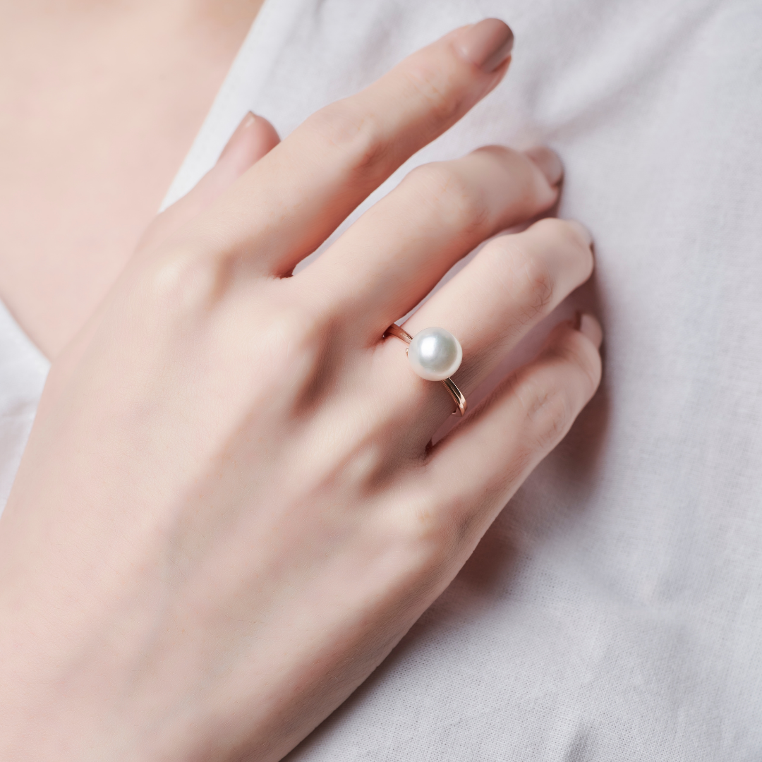 Gold pearl ring with 2025 diamonds